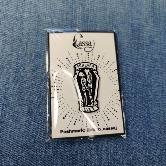 Together Forever Skeleton Enamel Pin - Picture 4 of 4